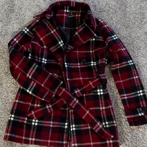 Casual style mid-length blazer jacket.